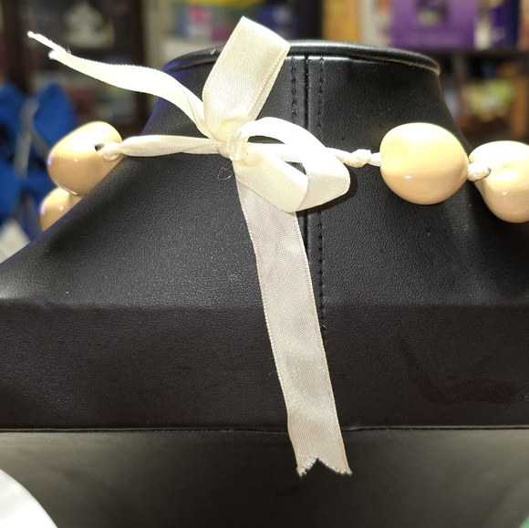 Hawaiian Lei Necklace of Faux Blonde Kukui Nuts - Picture 3 of 3